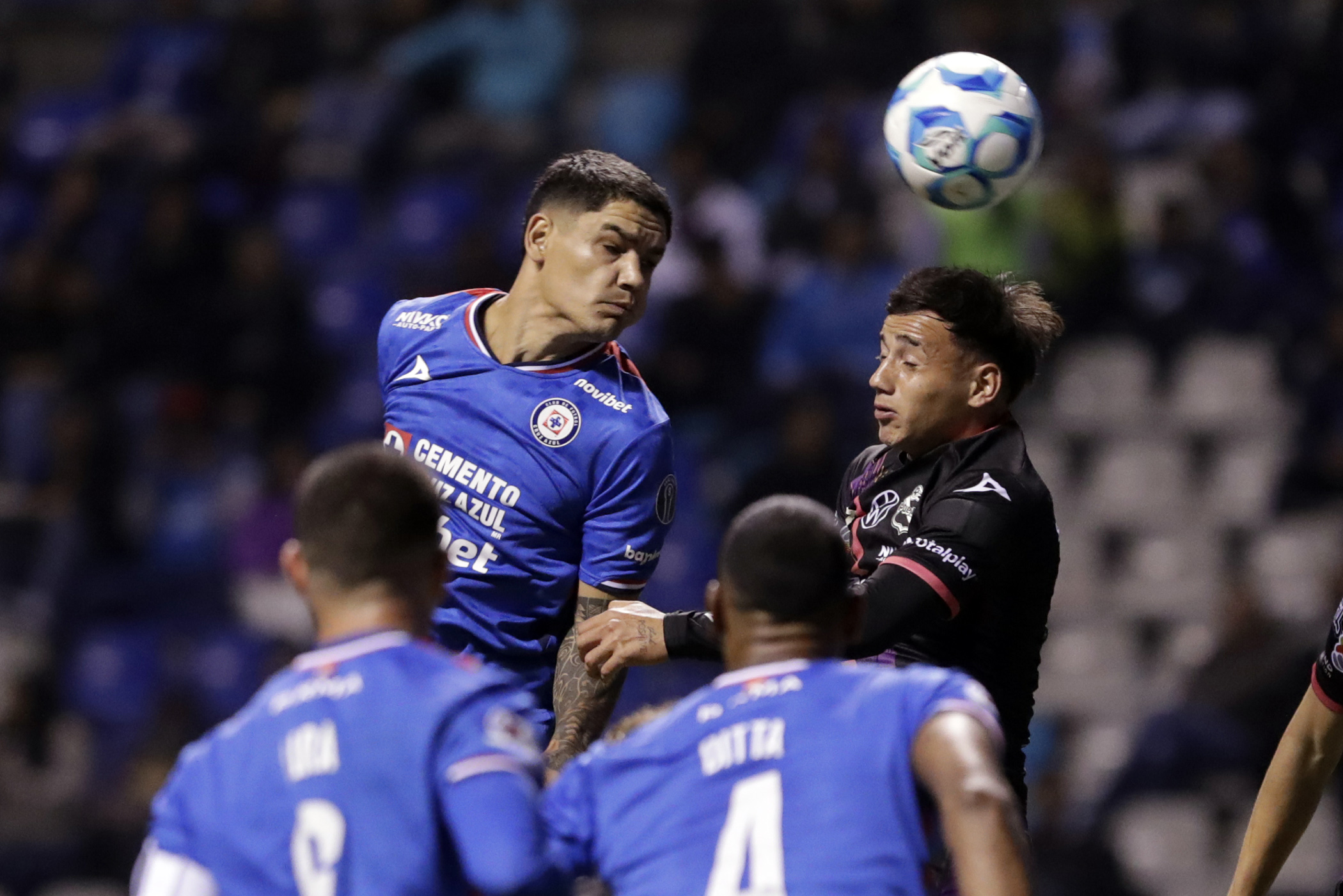 El argentino José Paradela da un sufrido triunfo a Cruz Azul sobre Puebla