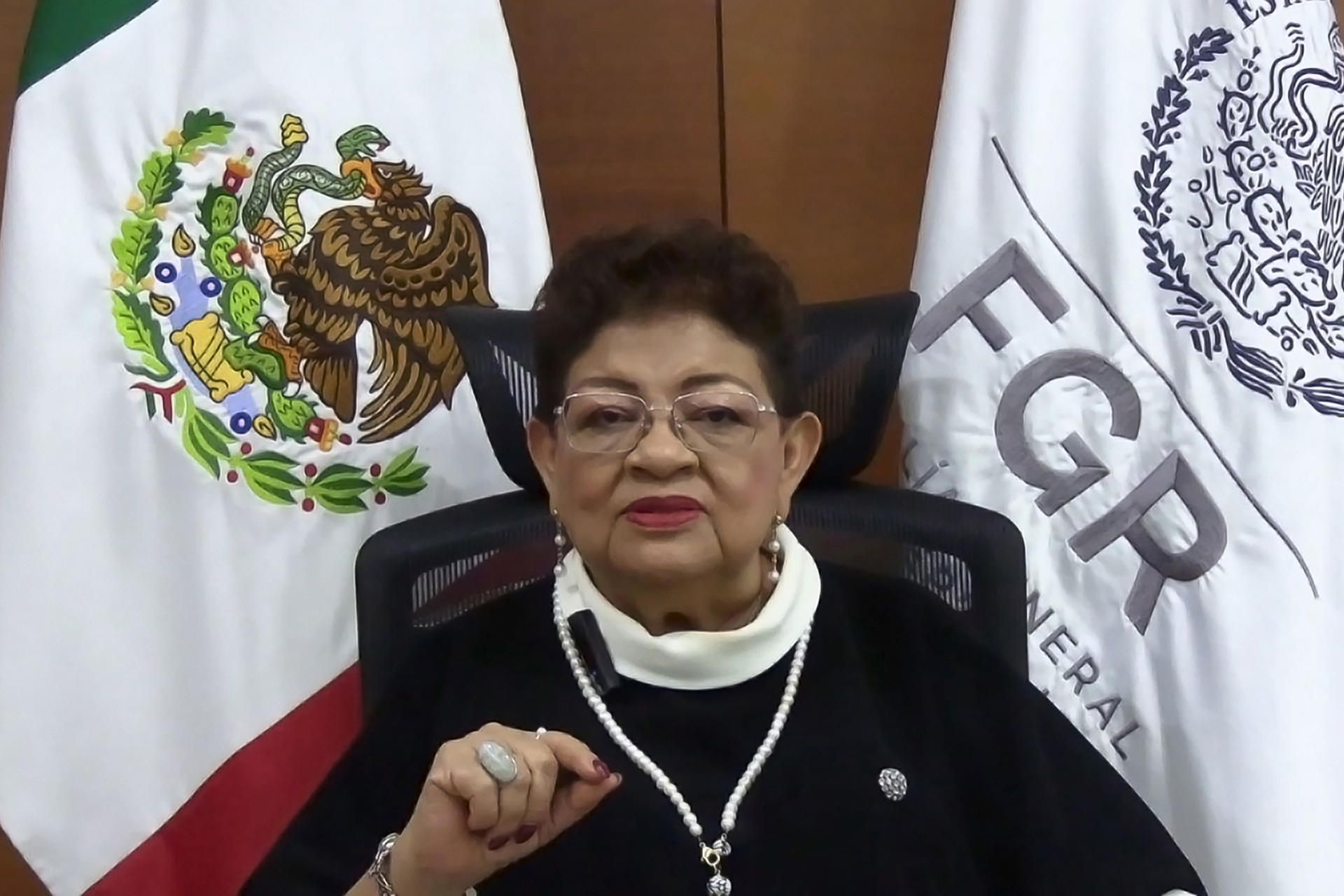 México señala el exceso de velocidad como causa de descarrilamiento de tren con 14 muertos