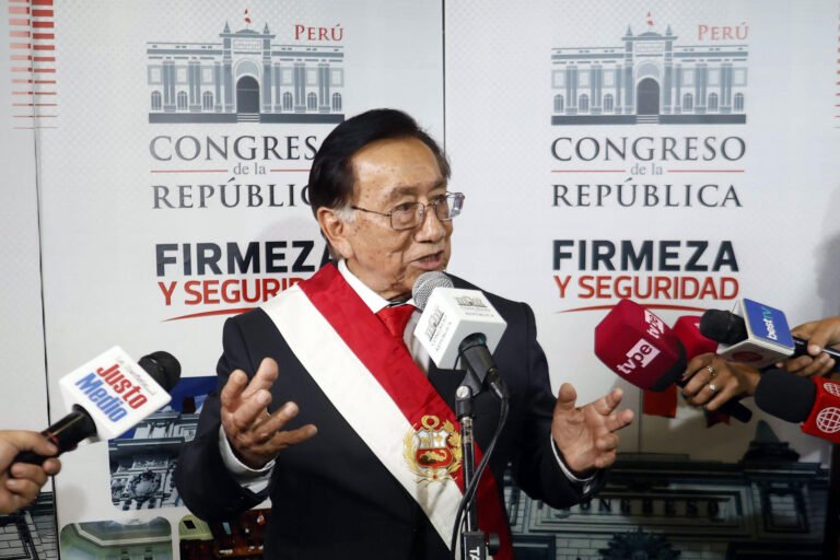 ¿Quién hizo presidente interino de Perú a Balcázar? 
