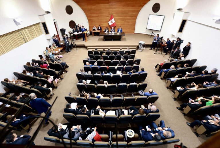 Congreso de Perú destituye al presidente interino José Jerí