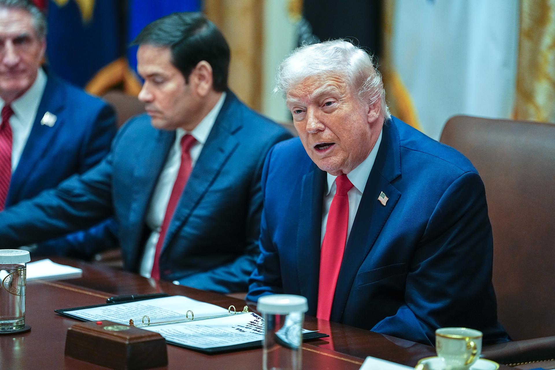 Trump dice que la India dejará de comprar petróleo de Rusia 