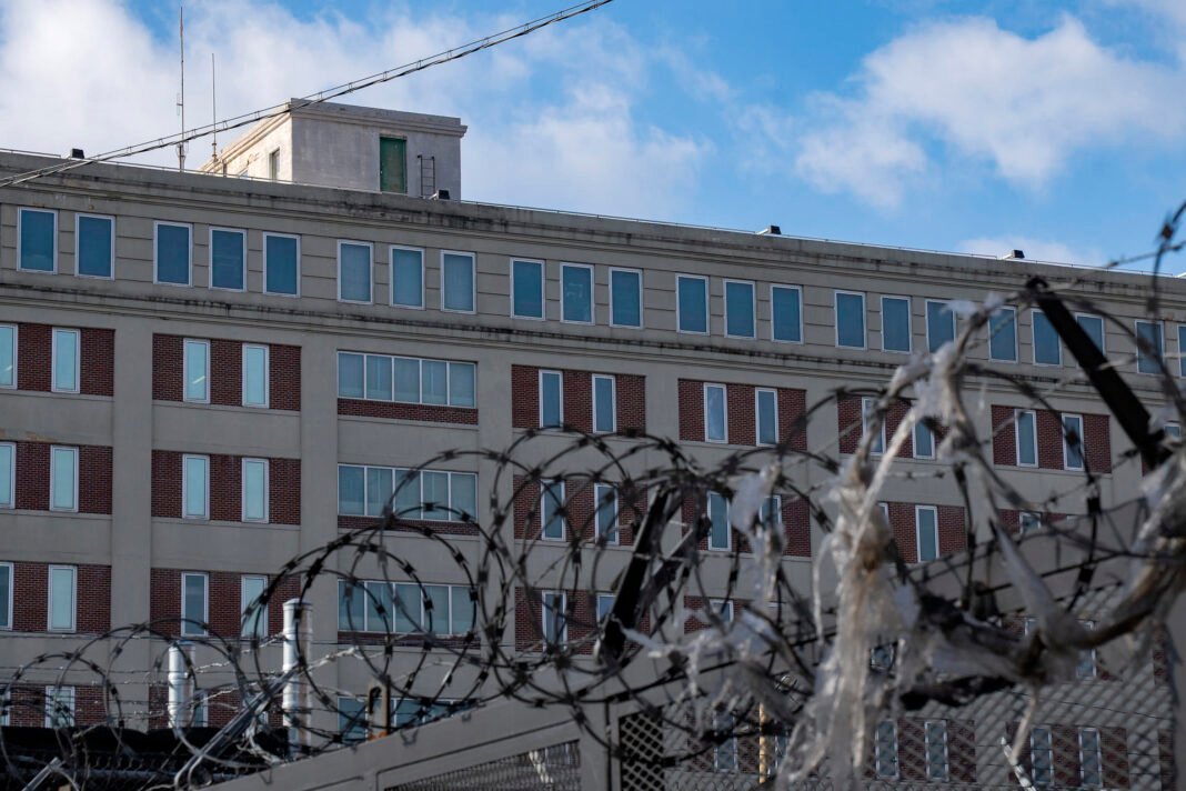 Maduro recibió una visita consular mientras aguarda su próxima audiencia del 26 de marzo