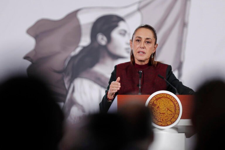 Proponen reforma para limitar pensiones de ex funcionarios