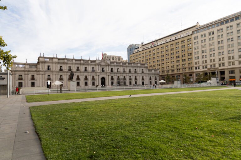 Kast rompe con la tradición y volverá a «habitar» La Moneda seis décadas después