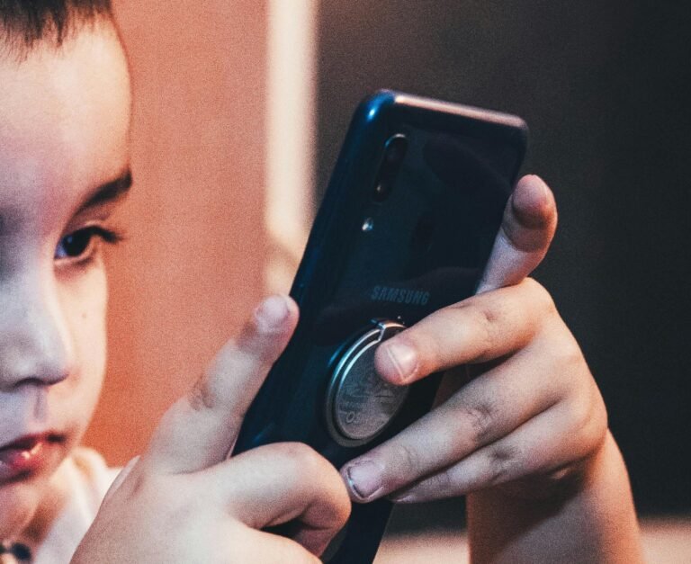 Proponen proteger la identidad digital para menores 