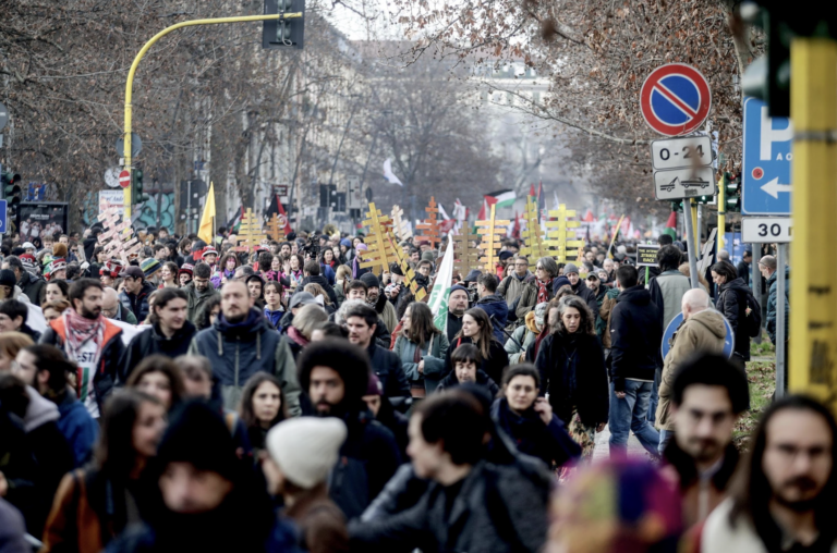 Unas 5 mil personas se manifiestan en Milán contra los Juegos Olímpicos de Invierno