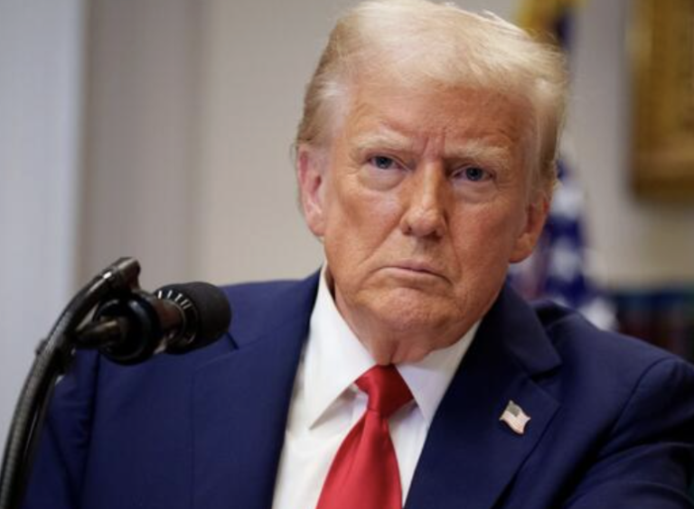 Trump ordena incrementar hasta 20 mil el número de agentes encargados de deportaciones