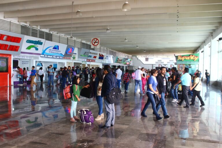 Suspenden corridas de autobuses en la Central de Autobuses ante bloqueos carreteros