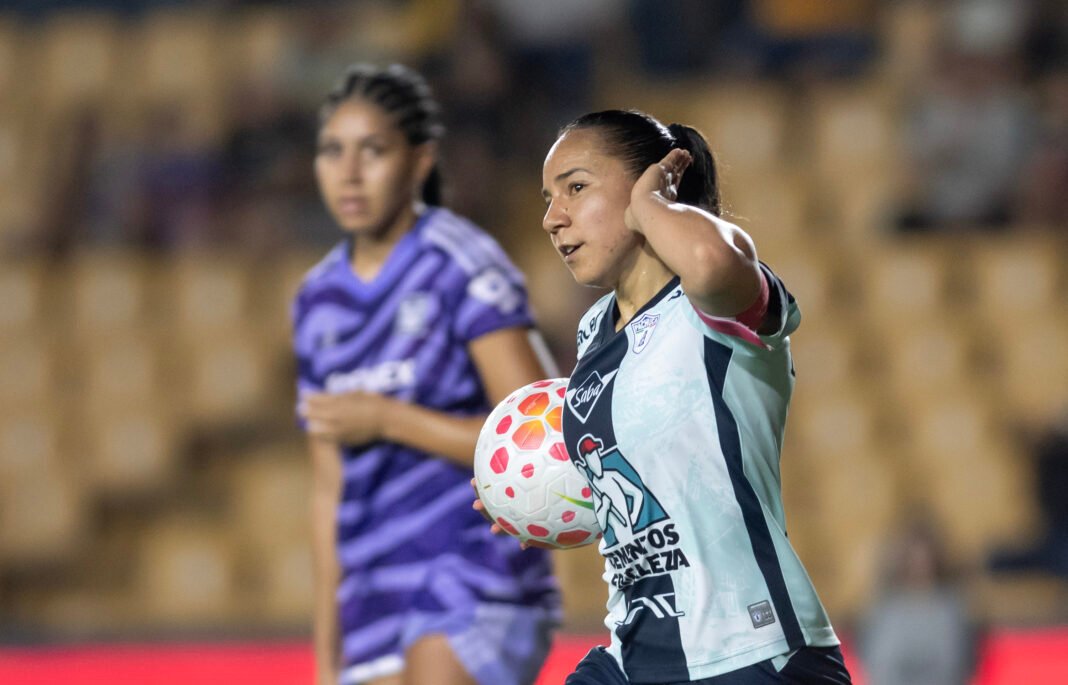 La 'Pichichi' Charlyn Corral encabeza la selección mexicana para partidos de marzo
