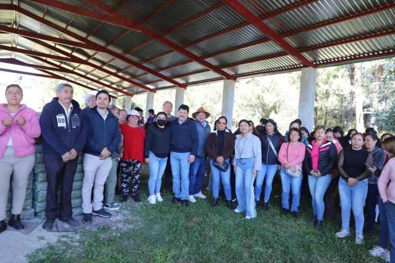Entregan material a Telebachillerato de Acaxochitlán