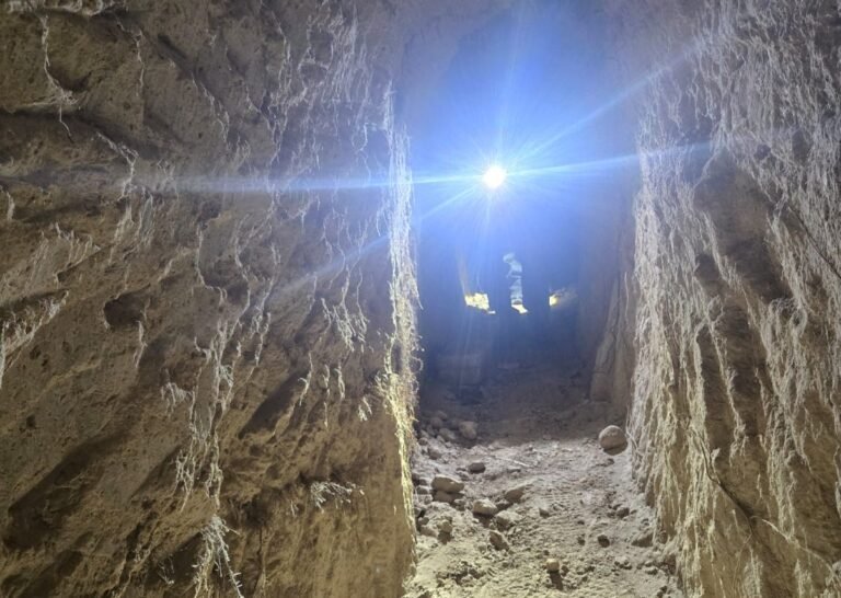 Aseguran huachitúnel con tomas y narcótico