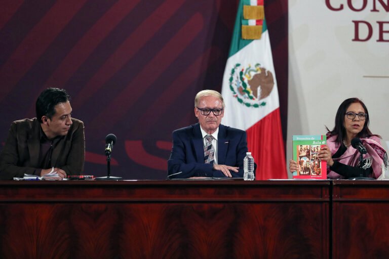 Marx Arriaga, que estuvo atrincherado 4 días, dejó su cargo