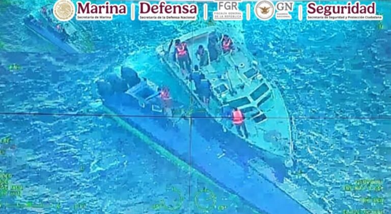 Aseguraron semisumergible con toneladas de cocaína en Colima