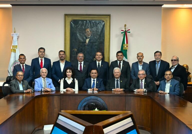 Realizan encuentro histórico para consolidar memoria legislativa 