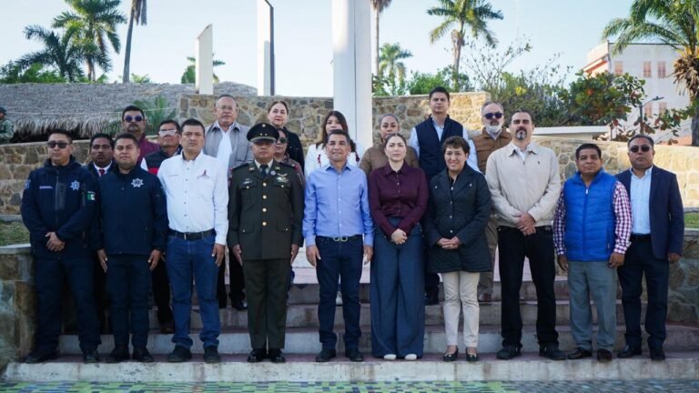 Conmemoran Día de la Bandera en Huejutla