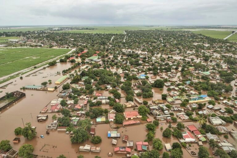 374 muertos y 1.9 millones de afectados por inundaciones