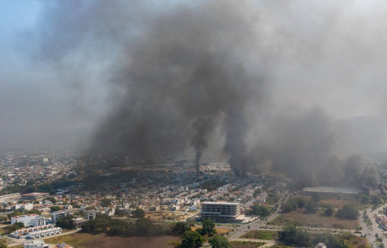 EE.UU. y Canadá urgen a sus ciudadanos no salir a la calle