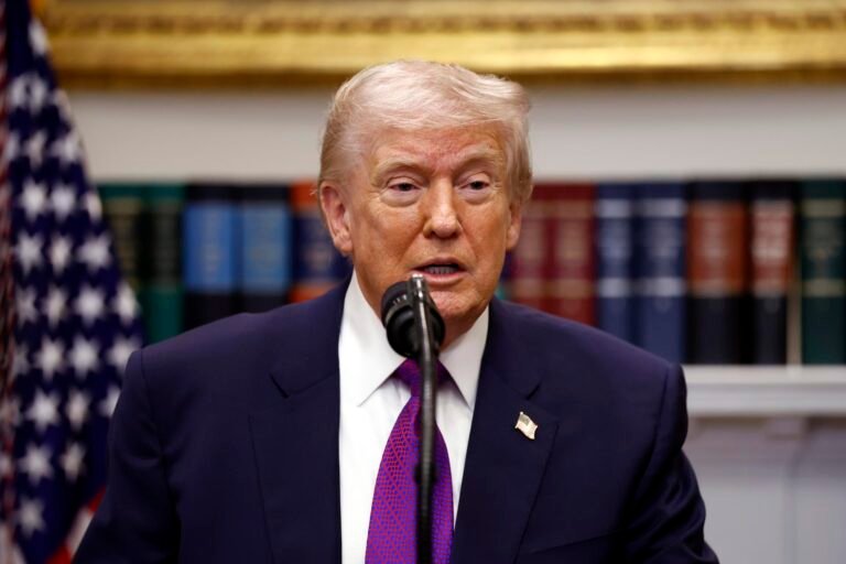 Bloquean la divulgación de informe sobre caso de documentos de Trump