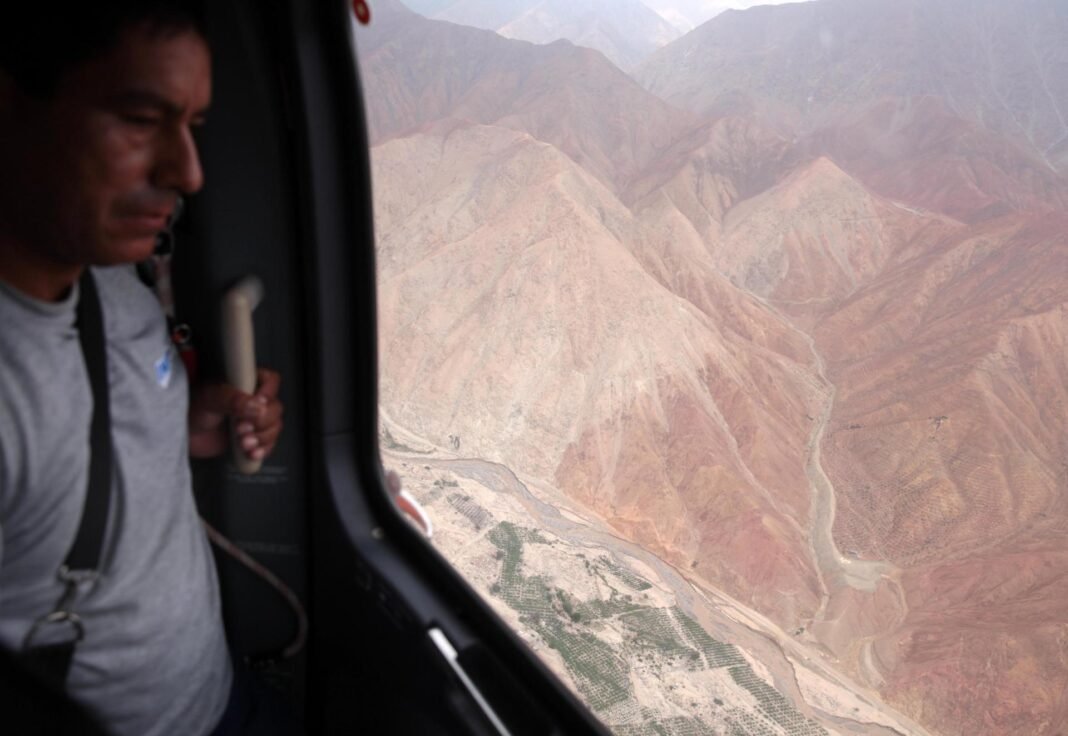 Fallecen quince personas, entre ellas siete menores, en accidente de helicóptero militar en Perú