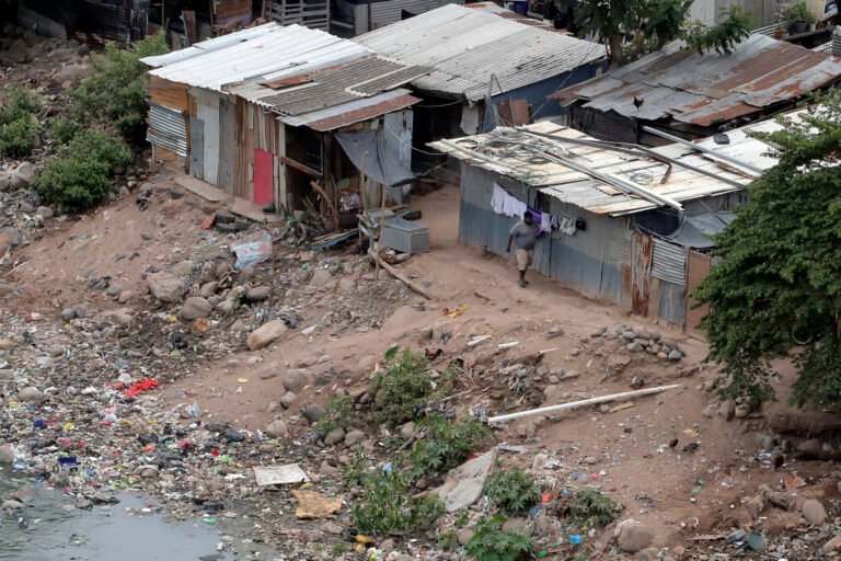 Honduras lanza plan humanitario para asistir a 825 mil personas