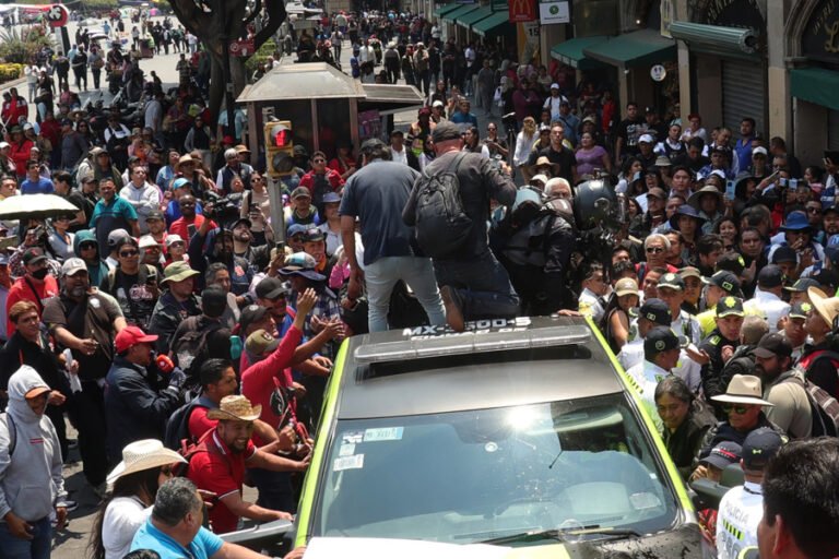 Maestros mexicanos levantan el paro de 72 horas sin lograr acuerdos con el gobierno