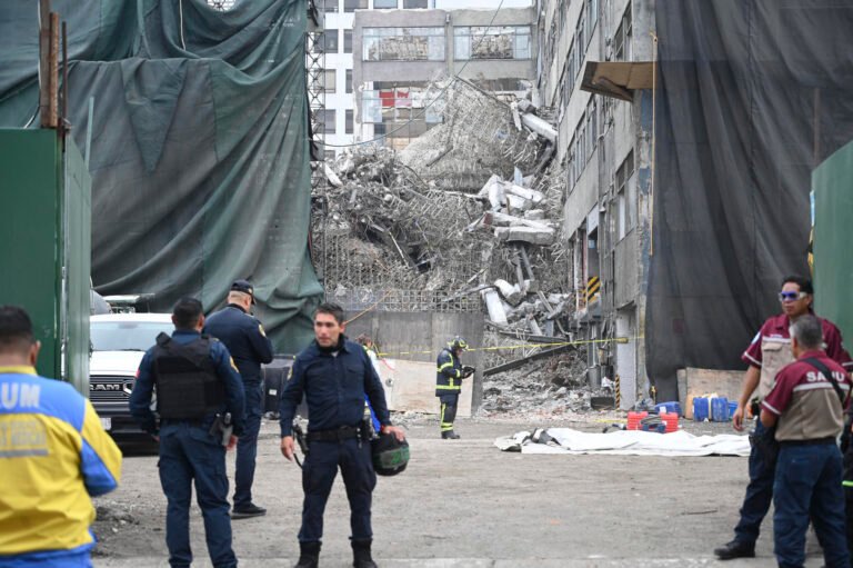Un muerto y un herido tras el colapso de edificio