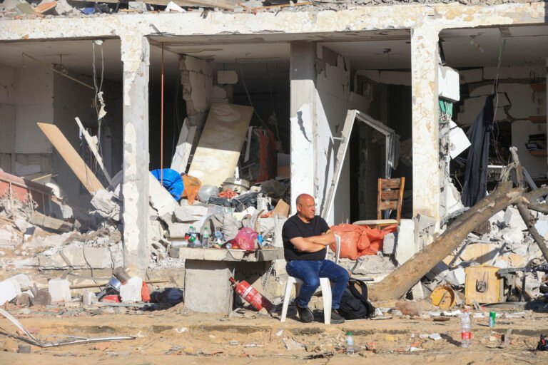 Irán destruye partes de Dimona y Arad