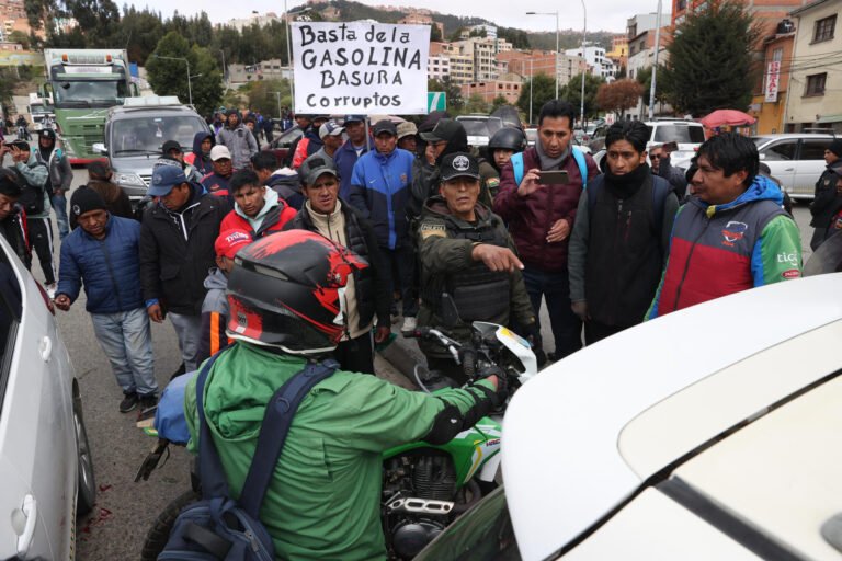 Transportistas levantan huelga tras acuerdo con el Gobierno 