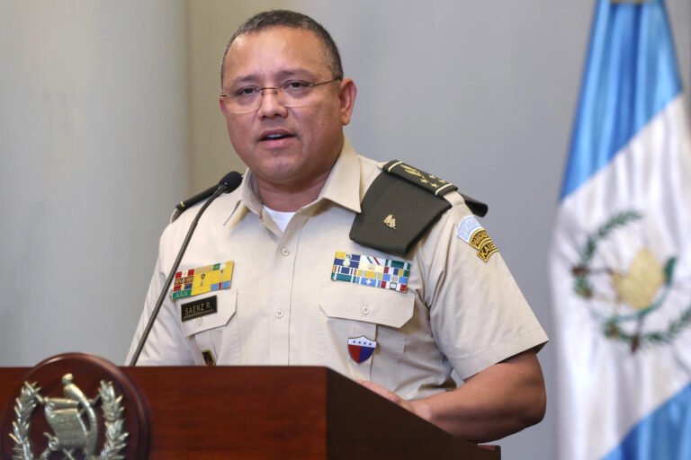 Guatemala comprará armas a EE.UU. tras fin del embargo militar de 47 años