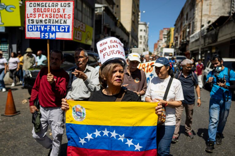 Trabajadores de Venezuela marchan por salarios «dignos»
