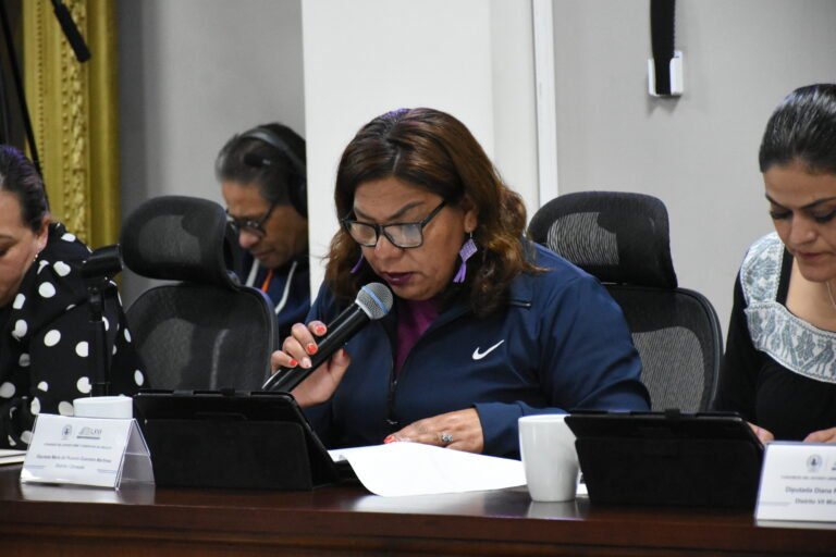 Aprueban atención médica integral para adultos mayores 