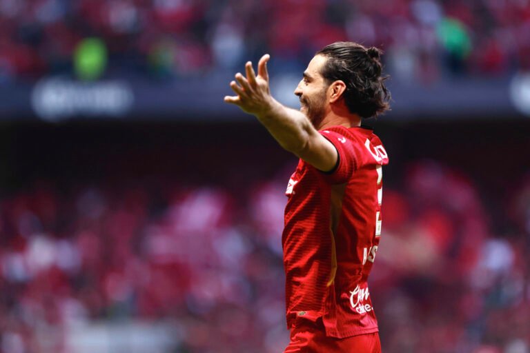 LOS DIABLOS SE MANTIENEN ENCENDIDOS