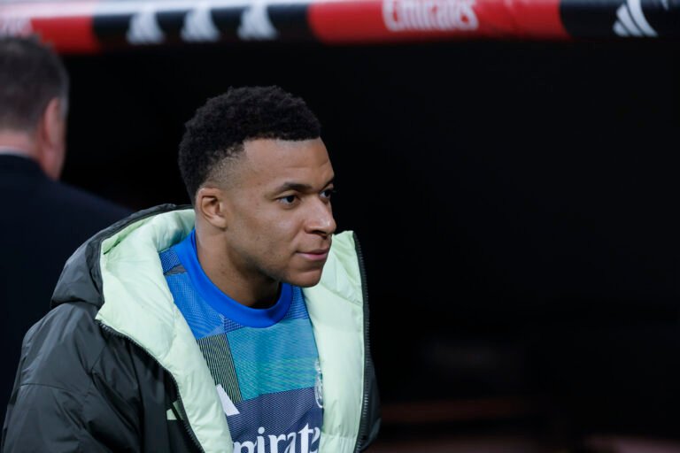 MBAPPÉ TRABAJA EN SOLITARIO EN SU RETORNO A MADRID