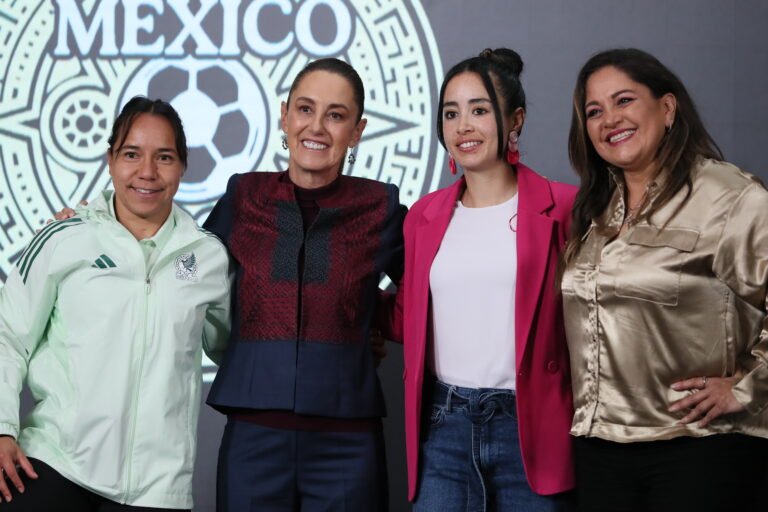“REPRESENTA A MÉXICO EN LA INAUGURACIÓN DEL MUNDIAL”