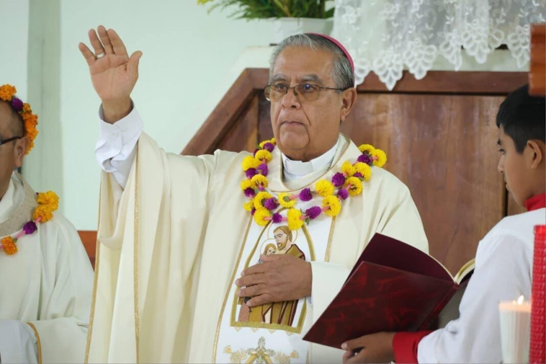 EN LA VILLITA Arzobispo Roberto Domínguez invita a feligreses a vivir dias santos en familia _Facebook Arquidiócesis de Tulancingo