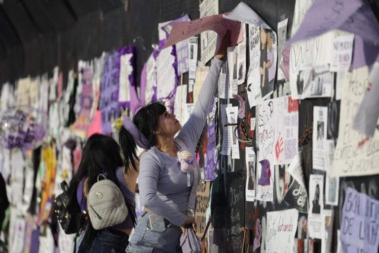 Miles de mujeres marchan en el segundo 8M con Sheinbaum como presidenta