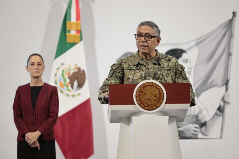 Emanaciones de petróleo contaminan el Golfo de México, admiten autoridades