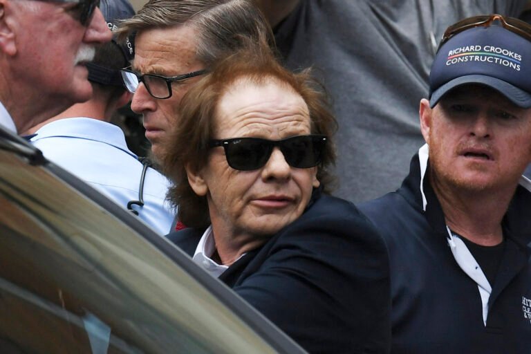 El guitarrista de AC/DC, Stevie Young, es ingresado en hospital de Buenos Aires