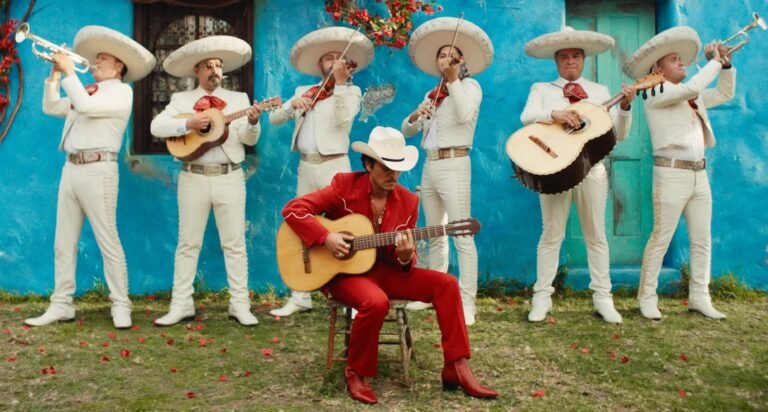 Mariachi siente orgullo de ‘abrazar’ con Bruno Mars la cultura latina
