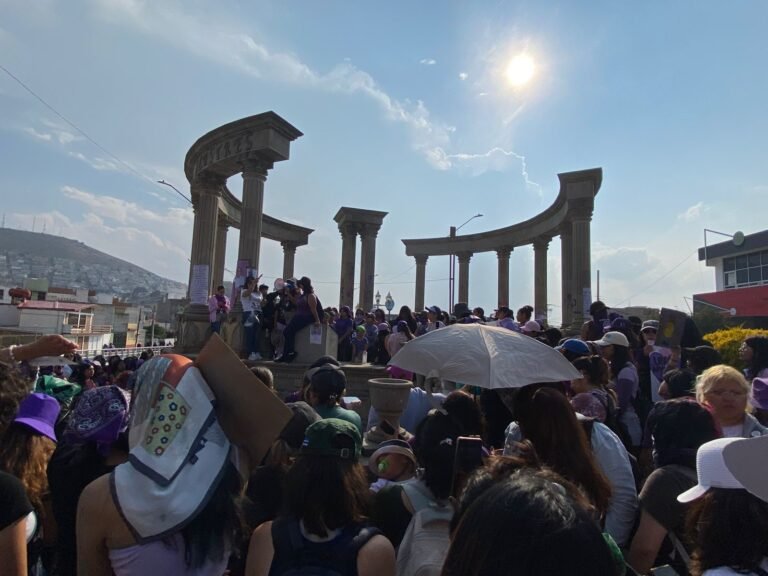 Denuncian represión política contra colectivos feministas