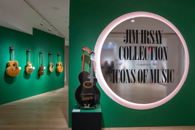 La Mustang de Cobain, rarezas de Dylan y hasta el primer Playboy, a subasta en Nueva York