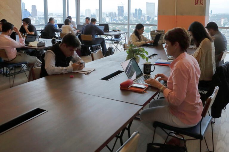 Los hombres tienen 25 por ciento más ingresos que las mujeres en México, según estudio