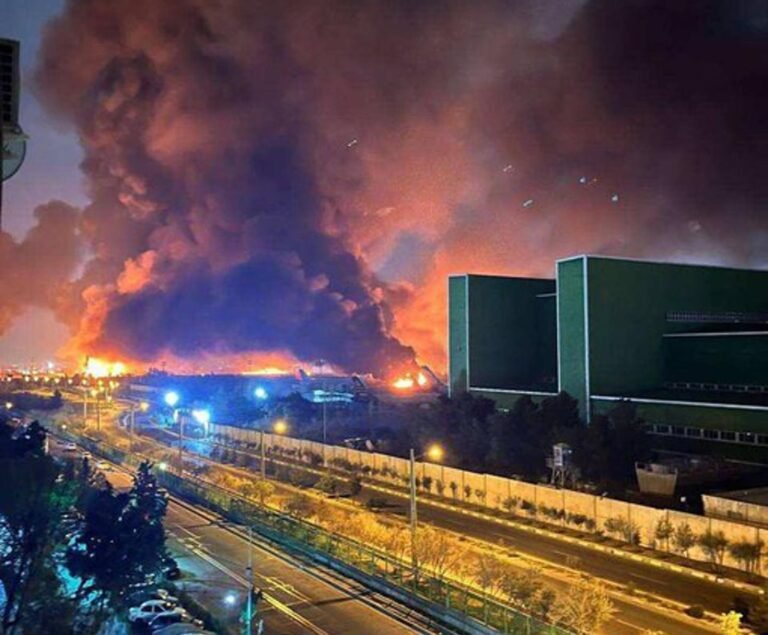 El aeropuerto internacional Mehrabad de Teherán sufre un incendio tras ataques israelíes