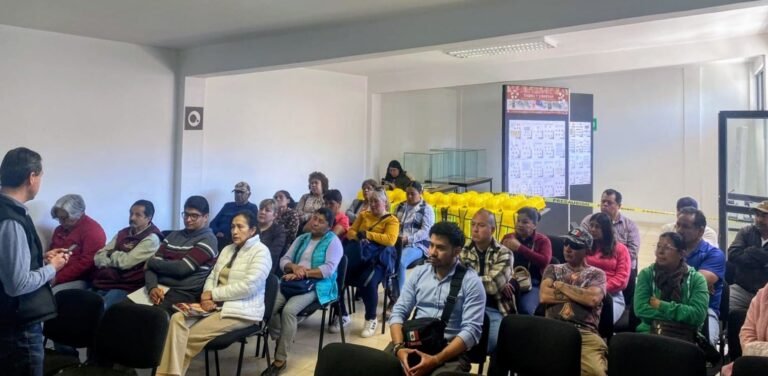 Capacitan a comités de Contraloría Social de Emiliano Zapata
