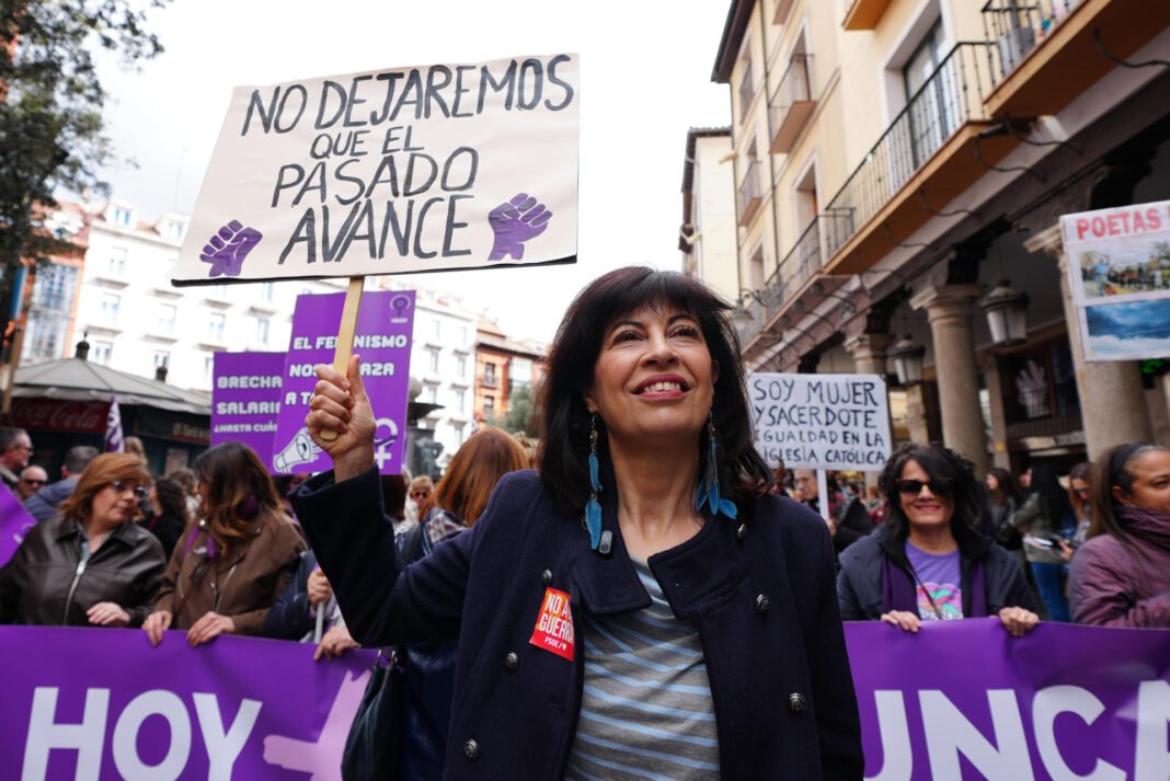 Las numerosas manifestaciones feministas de España protestan también contra la guerra