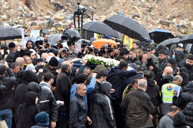 El Líbano despide a tres periodistas asesinados en un ataque