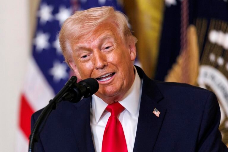 Trump asegura que sería un «gran honor» para él «tomar Cuba»