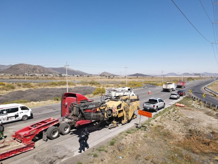 Alcaldesa de Emiliano Zapata supervisa avance de obra carretera