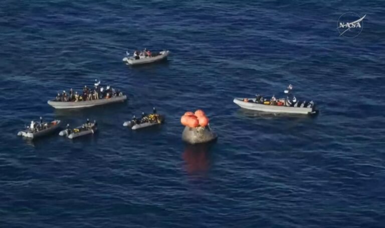 Ameriza en el Pacífico la cápsula tripulada de Artemis II