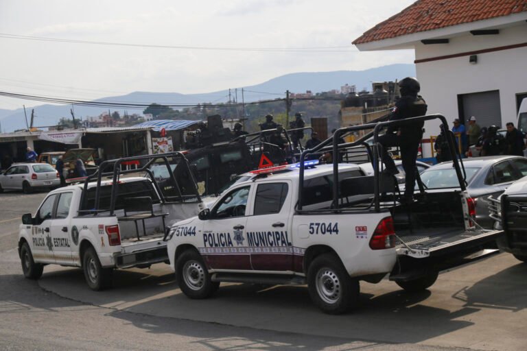 Localizan con vida a alcalde de Taxco y a su padre